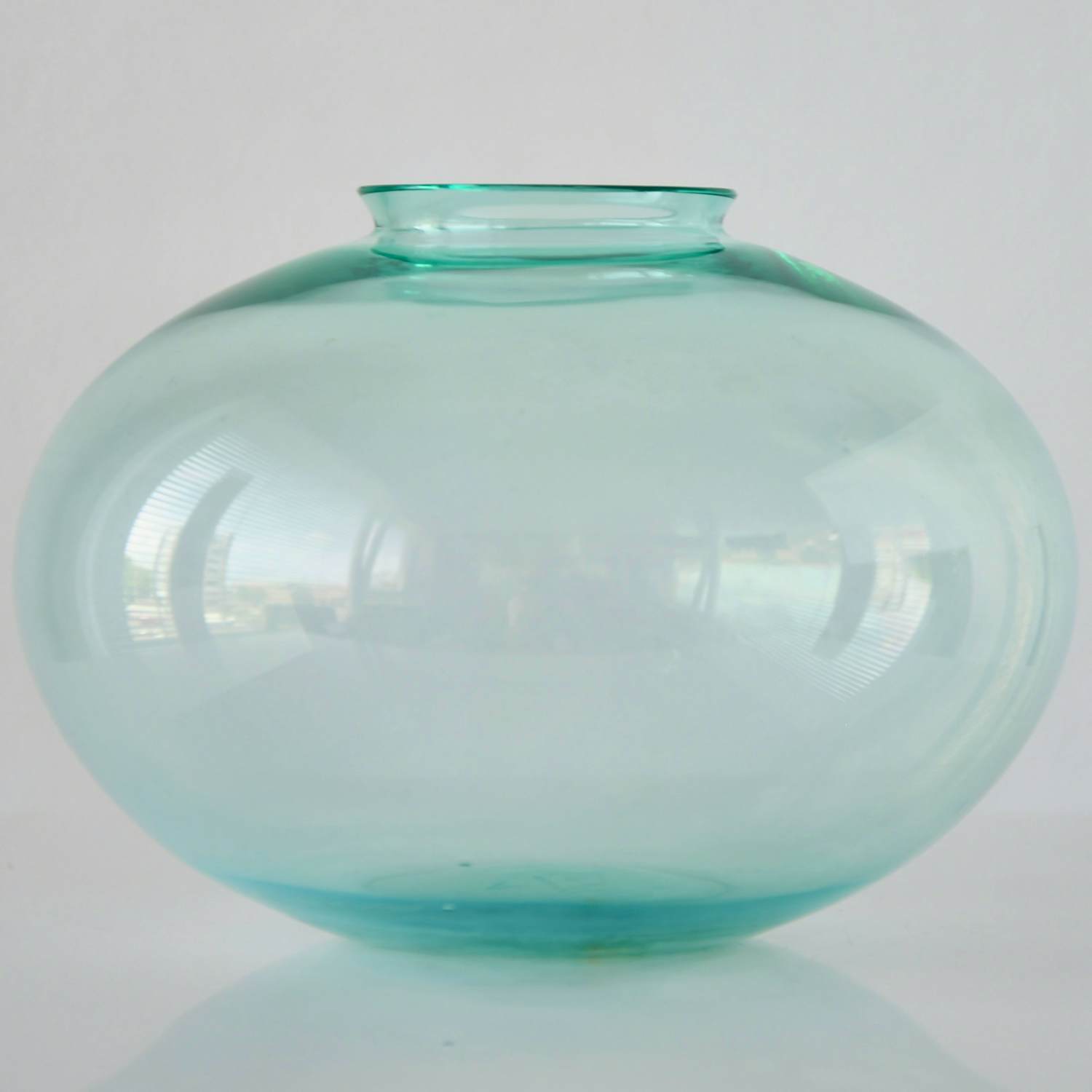 Andries Dirk Copier - Ovaal meerblauw Leerdamglas vaasje - Geëtst monogram - 1929 kopen? Bied vanaf 125!