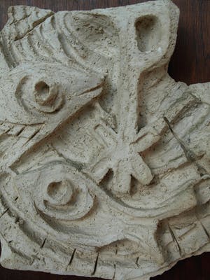 Klaas Pijlman - Chamotte / Aardewerk op paneel , Vissen & Pax Christi - ca. 1970 kopen? Bied vanaf 25!