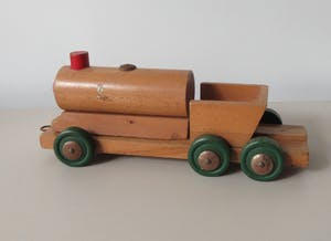 Curiosa - Vintage houten trein en wagon + auto van Brio uit Zweden kopen? Bied vanaf 1!