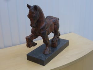 Mohana van den Kroonenberg - Rulfo brons 44 h x 47 b x 15 d incl. hardstenensokkel. kopen? Bied vanaf 1500!