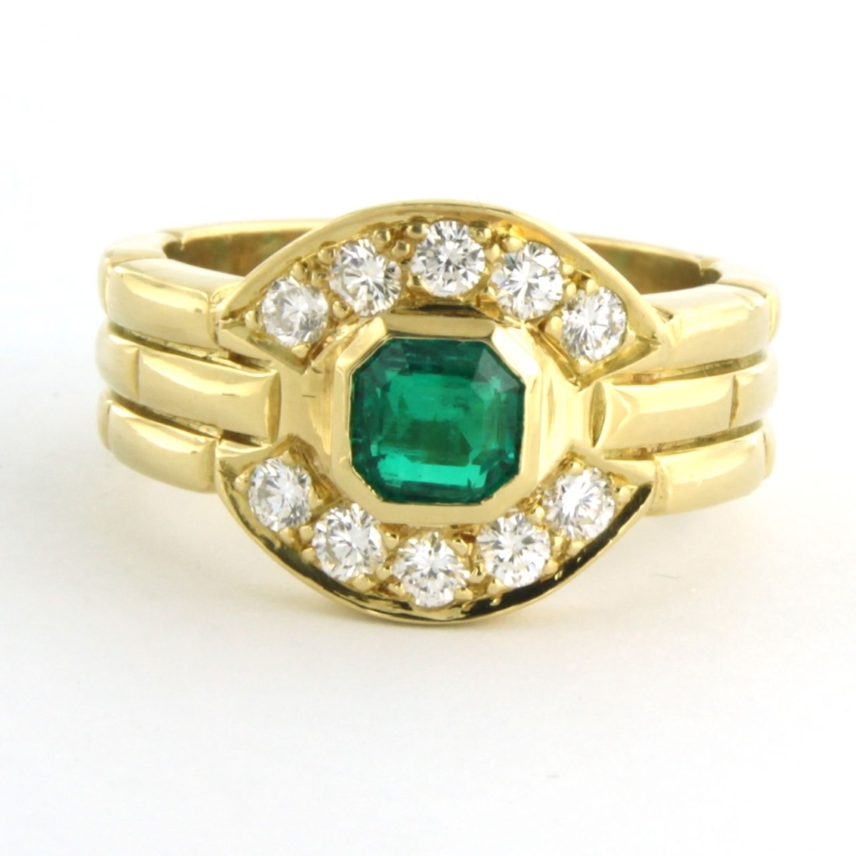Acheter18k geelgouden ring bezet met smaragd en briljant geslepen diamant 0.50 ct? Enchérissez de 1450!