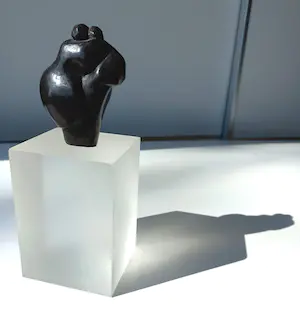 Ati Emmerik - Man en vrouw, bronzen beeld op perspex sokkel kopen? Bied vanaf 195!