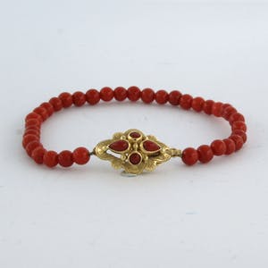 14k gouden slot met koraal aan een koralen kralen armband - 17 cm lang kopen? Bied vanaf 110!
