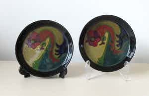 Plateelbakkerij Zuid-Holland - Twee glansplatelen schotels uit 1922 verkocht voor € 35!