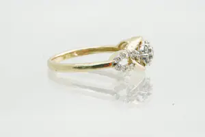 115 - Chique 14krt gouden dames "infinity" ring met in totaal 0.35crt briljant kopen? Bied vanaf 300!