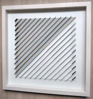 Buy Suzanne Hartmans - Viervoudig, 3-D reliëf van beschilderd balsahout (mooi ingelijst)? Bid from 595!