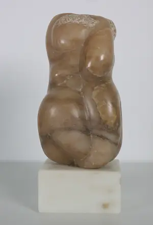 Monica van Dael - Sculptuur van natuursteen / albast, Vrouwentorso kaufen? Bieten Sie von 200!
