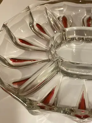 August Walther & Sohne AG - Vintage glazen ovale serveerschaal met rode 'teardrops' kopen? Bied vanaf 40!