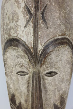 Fang - Groot houten Ngil masker met wit pigment en tattoo's onder ogen kopen? Bied vanaf 100!