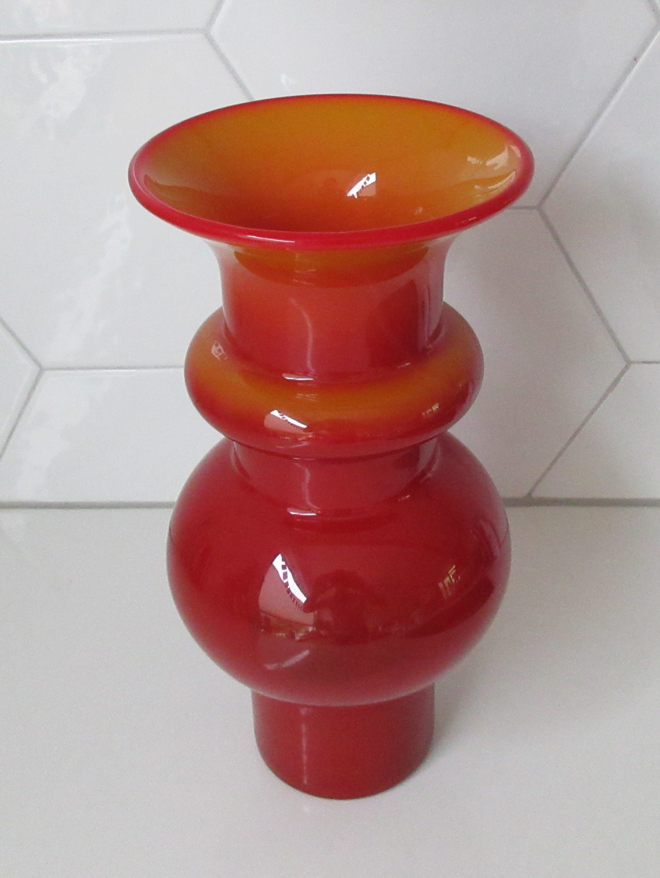 Empoli Glas - Sixties cased rood-oranje hand geblazen vaas kopen? Bied vanaf 34!