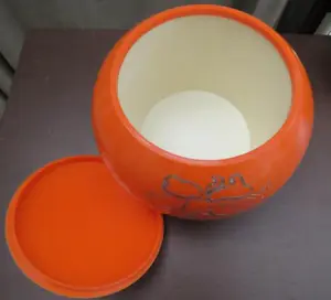 Niet of onleesbaar gesigneerd - Fabulous 1970s Ice Bucket reclame Dubonnet, Bright Orange Franse Ice Bucket. kopen? Bied vanaf 1!