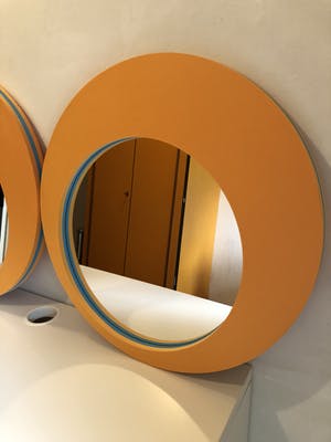 Niet of onleesbaar gesigneerd - 2 vintage Ikea spiegels, randen van foam kopen? Bied vanaf 1!