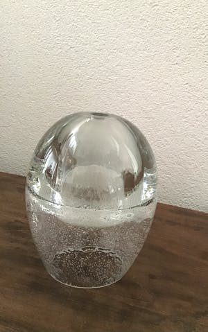 Niet of onleesbaar gesigneerd - 2 zware kristallen design vazen kopen? Bied vanaf 1!