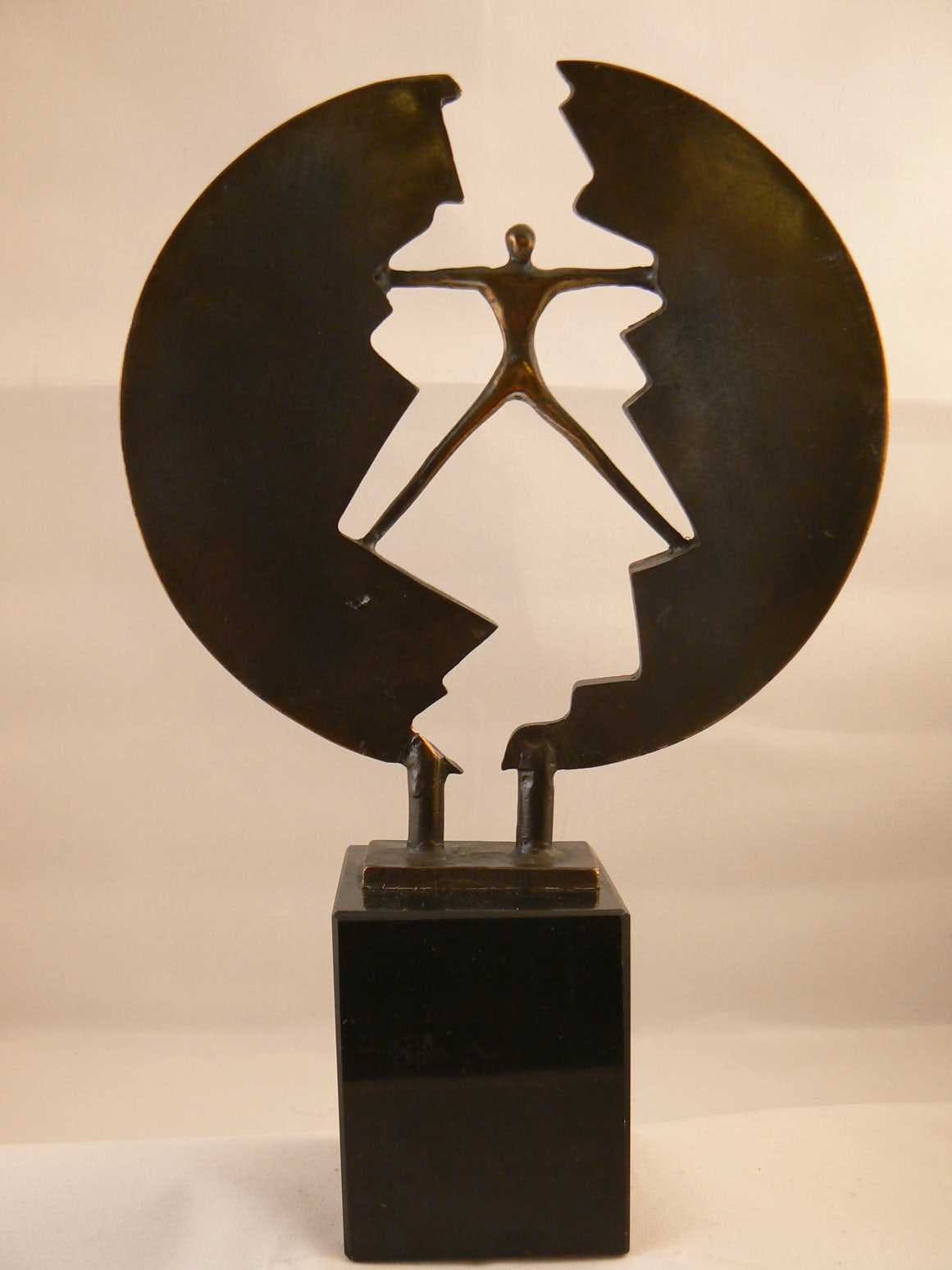 Brons (Onbekend) - Figuur in open gebroken cirkel kopen? Bied vanaf 75!