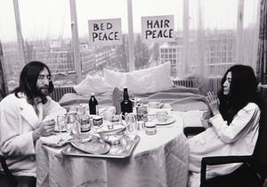 Nico Koster - Foto, John Lennon en Yoko Ono in het Hilton hotel kopen? Bied vanaf 100!