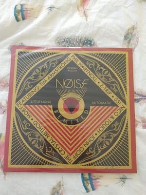 AcheterShepard Fairey - Noise Little Lions Remixed Automatic? Enchérissez de 90!
