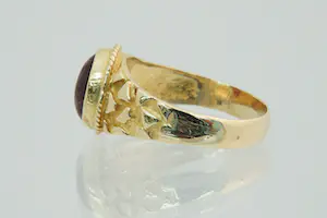 75- mooi bewerkte 18Krt geel gouden ring met cabuchon geslepen kleursteen kopen? Bied vanaf 220!
