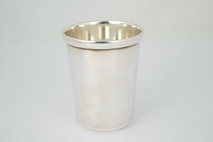 2555 - Fraaie 1e gehalte Zilveren kinder/geboorte beker orig. verpakking kopen? Bied vanaf 70!