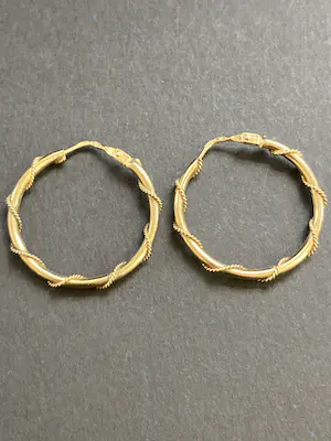 18 karaats geelgouden creolen, getordeerd kopen? Bied vanaf 250!