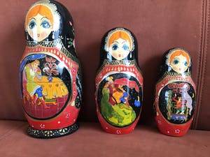 Niet of onleesbaar gesigneerd - 3 prachtige Russische Matroesjka’s, gesigneerd kopen? Bied vanaf 10!