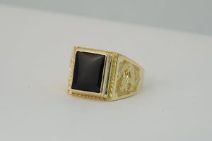 2548 -  18 krt gouden Zegelring met cabochon geslepen zwarte steen - gekeurd kopen? Bied vanaf 280!