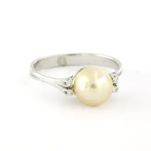 18k wit gouden ring bezet met parel en single cut geslepen diamant tot. 0.02ct kopen? Bied vanaf 240!