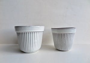 Faience- en Tegelfabriek Westraven - Set van 2 Bloempotjes - gemerkt en genummerd - ca. 1960 kopen? Bied vanaf 1!