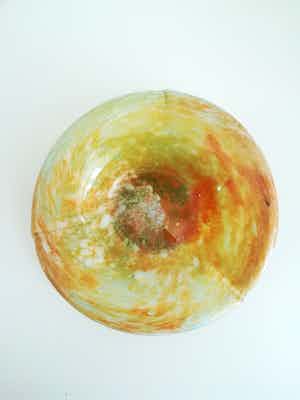 Niet of onleesbaar gesigneerd - Uniek vintage glazen object, mondgeblazen en schitterend van kleur verkocht voor € 1!