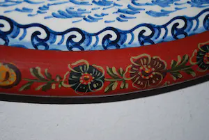 Koninklijke Tichelaar Makkum - ovalen handbeschilderde plaque met scheepjes - Hindelooper lijst kopen? Bied vanaf 65!