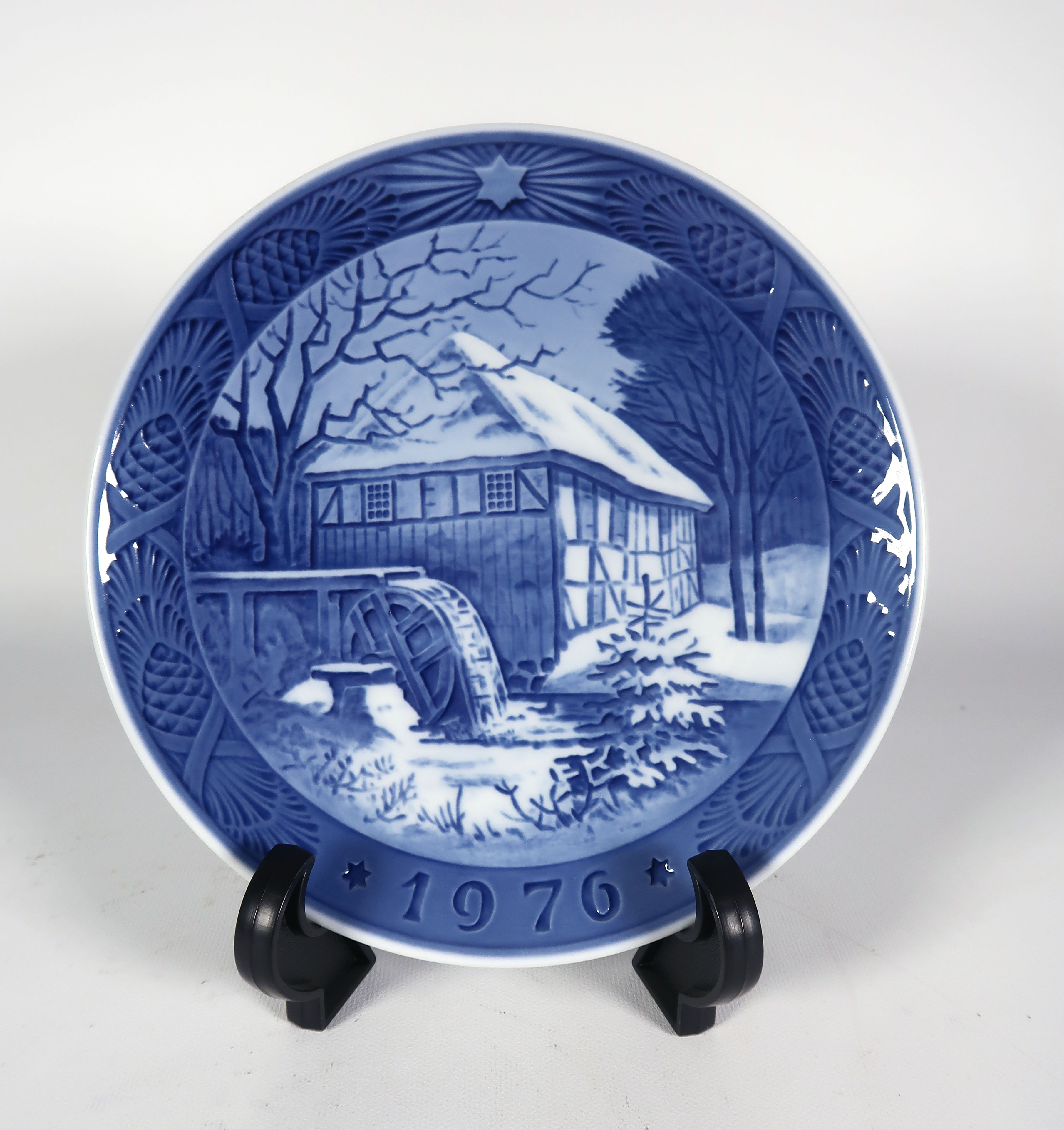 Royal Copenhagen - Porselein, Twee jaarstukken, Vibæk Water-mill en Immervad Bridge kopen? Bied vanaf 50!