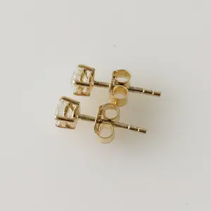 Diamanten oorknopjes kaufen? Bieten Sie von 850!