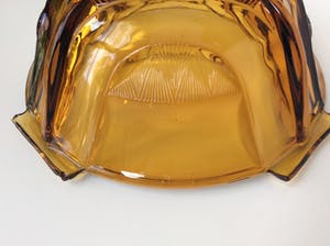 Niet of onleesbaar gesigneerd - Art Deco persglas schaal kopen? Bied vanaf 1!