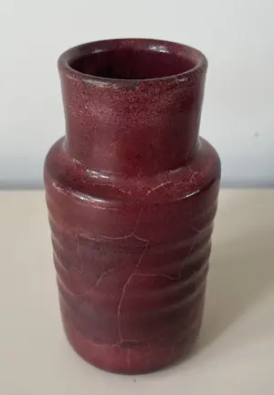 Mobach Keramiek - Ossenbloed rood craquele vaasje kopen? Bied vanaf 20!