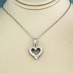 18K Goud - witgouden collier met een hanger bezet met briljant geslepen diamant 0.30 ct. verkocht voor € 340!