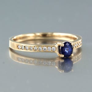 14K Goud - rood gouden ring bezet met saffier en briljant geslepen diamant kopen? Bied vanaf 200!