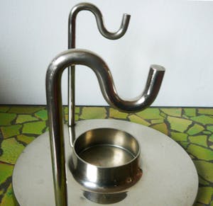 Niet of onleesbaar gesigneerd - Kantelbare theepot in houder -edelmetaal- kopen? Bied vanaf 1!