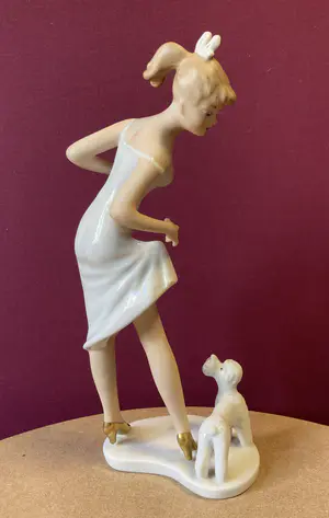 Wallendorfer Porzellan - Jonge vrouw met hond kopen? Bied vanaf 65!