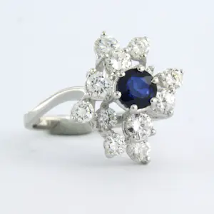 18k wit gouden ring bezet met saffier en briljant geslepen diamant 1.10 ct kopen? Bied vanaf 1100!