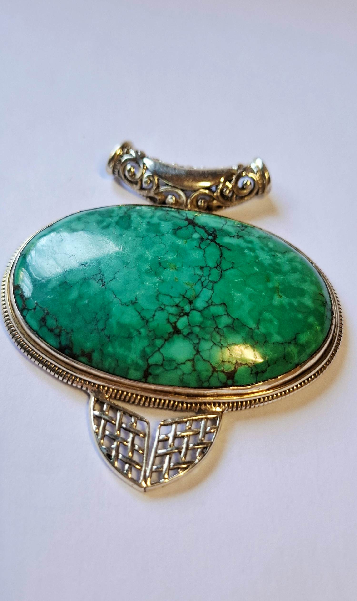 Acheterzilveren hanger, met de hand gemaakt door de Native American zilversmeden? Enchérissez de 75!