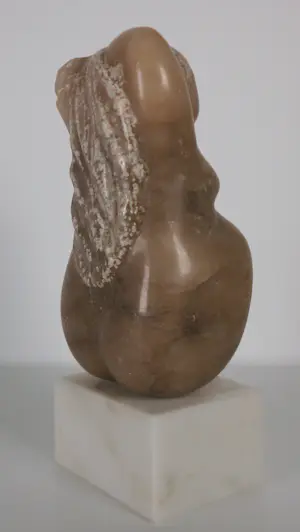 Monica van Dael - Sculptuur van natuursteen / albast, Vrouwentorso kopen? Bied vanaf 200!