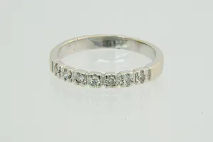 Acheter8 - Elegante 14Kt wit goud & diamanten ring met 7 briljanten ca. 0.25ct diamant? Enchérissez de 220!