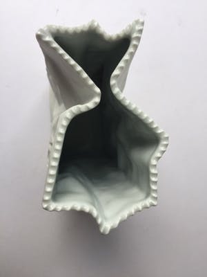 Tapio Wirkkala - Papieren Zak Vaas biscuit (mat) porselein voor Rosenthal 1977 h 19 cm kopen? Bied vanaf 69!