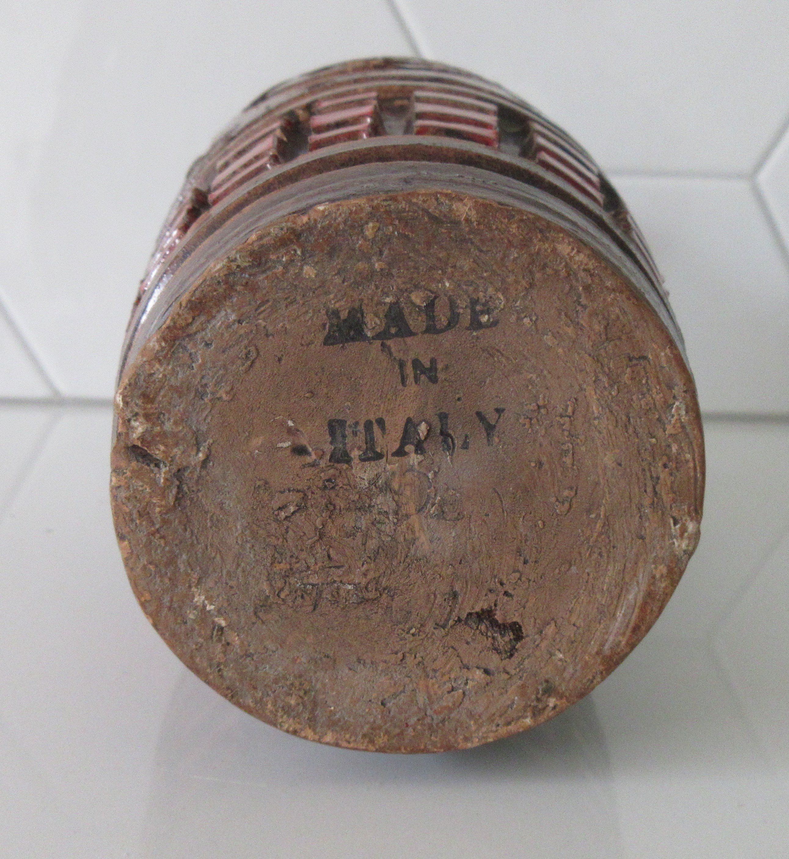 Niet of onleesbaar gesigneerd - Rood bruine Italiaanse vintage aardewerken Sgraffito vaas kopen? Bied vanaf 1!