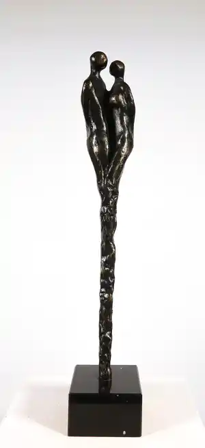 Niet of onleesbaar gesigneerd - Bronzen beeld van twee verstrengelde figuren verkocht voor € 1!