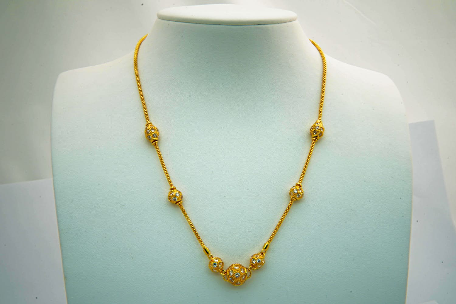 78 -  Hoog gehalte - 22 karaat geel gouden choker met bolletjes kopen? Bied vanaf 760!