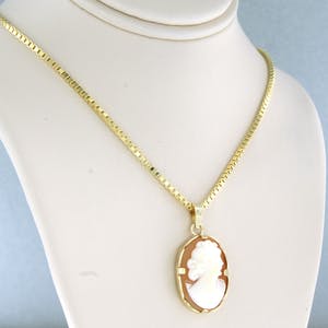 14k geel gouden collier met een gouden camee hanger - 50 cm lang kopen? Bied vanaf 280!