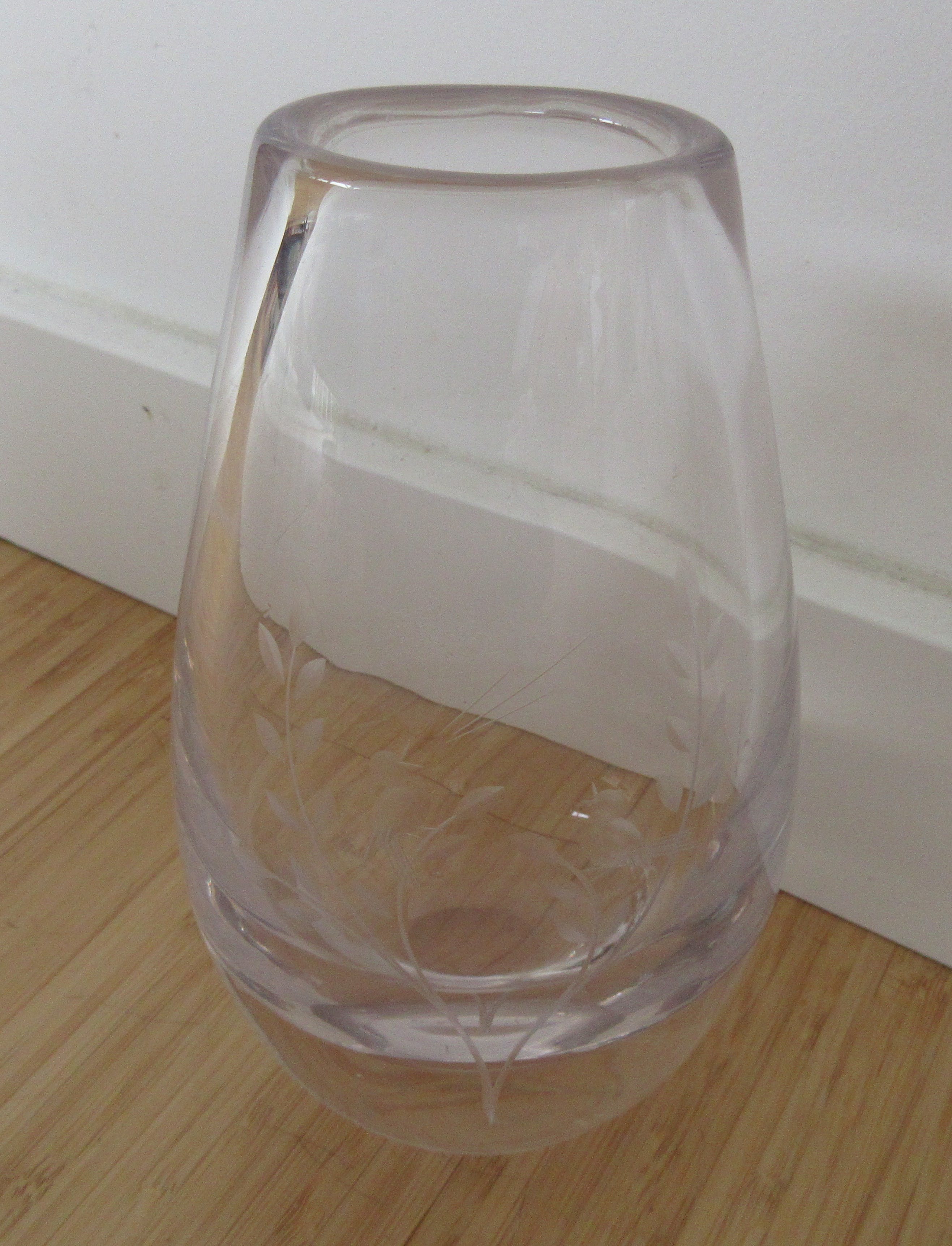 Kosta Boda - Blank kristallen geslepen vaas "Love birds" kopen? Bied vanaf 18!