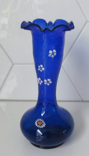 Niet of onleesbaar gesigneerd - Cobalt blauwe Boheems glazen kan en vaas kopen? Bied vanaf 10!