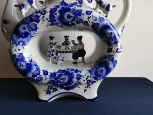 Niet of onleesbaar gesigneerd - Fraaie gedecoreerde Chinese koffiepot in blauw en wit keramiek kopen? Bied vanaf 1!
