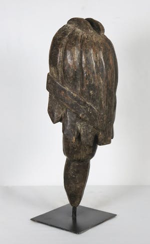 Fang - Hoofd van een reliekbeeld met koperen ogen op standaard kopen? Bied vanaf 1!